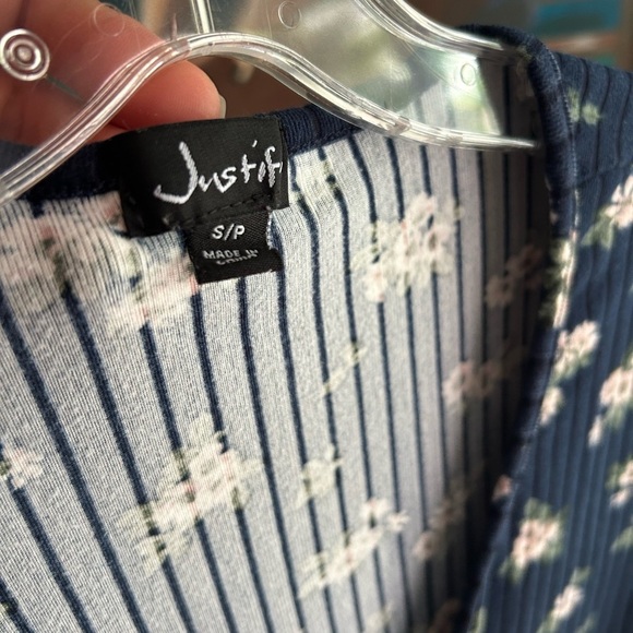 Justify Navy Floral Short Sleeve Top Small - Picture 8 of 9